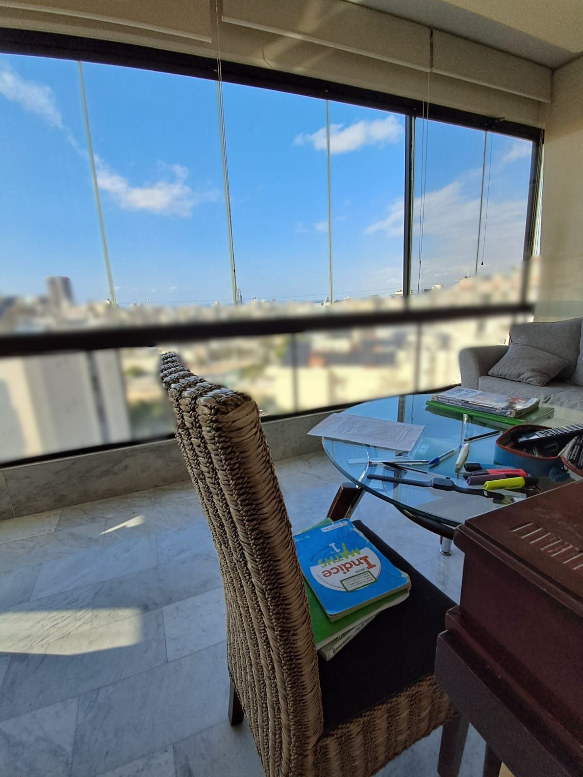 Ref (JE92.A.84)

A decorated 220 m2 apartment with an open view for sale in Mar Takla

# Features

* 220 sqm
* Open view
* Decorated
* 2 reception areas
* Dining room
* Large balcony
* Main kitchen
* Dirty kitchen
* Guest bathroom
* 3 bedrooms (1 master)
* Balconies
* 3 bathrooms
* Maid's room
* 2 parking spots
* Cave

# Amenities

* Chauffage
* Air conditioning
* Solar electricity system
* Solar hot water system

Price: 415,000 $

Brokerage fees: 2.5 % in case of selling / 1 month rental value in case of rent. 

For more info, kindly contact us on 71 66 55 71 / 71 788 178 or message us on WhatsApp with your full name and the reference number of the property and we will contact you the soonest.

I SOLD is a member of the Real Estate Syndicate of Lebanon (REAL)

I SOLD (Lebanon), Zalka Highway, Zalka 690 Bld. 6th Floor

رسوم الوساطه في حاله البيع ٢٫٥ ٪ وقيمة شهر في حالة الإيجار 

للمزيد من المعلومات، يرجى الاتصال بنا على  (71788178)(96171665571+) أو مراسلتنا على الواتساب مع الإسم الكامل والرقم المرجعي للعقار وسنتواصل معك في أقرب وقت

شركة  ( أي سولد )  عضو في نقابه الوسطاء والاستشاريين العقاريين في لبنان	 